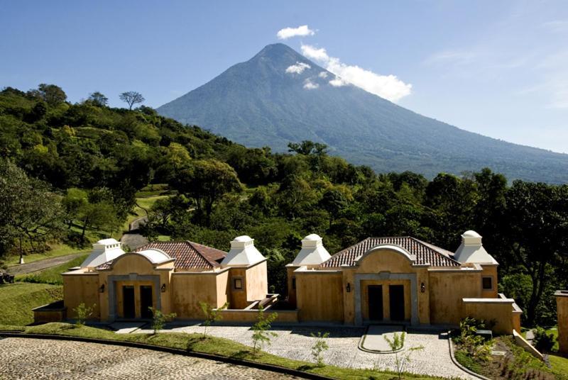 Hotel La Reunion Golf Resort And Residences Antigua Exterior photo