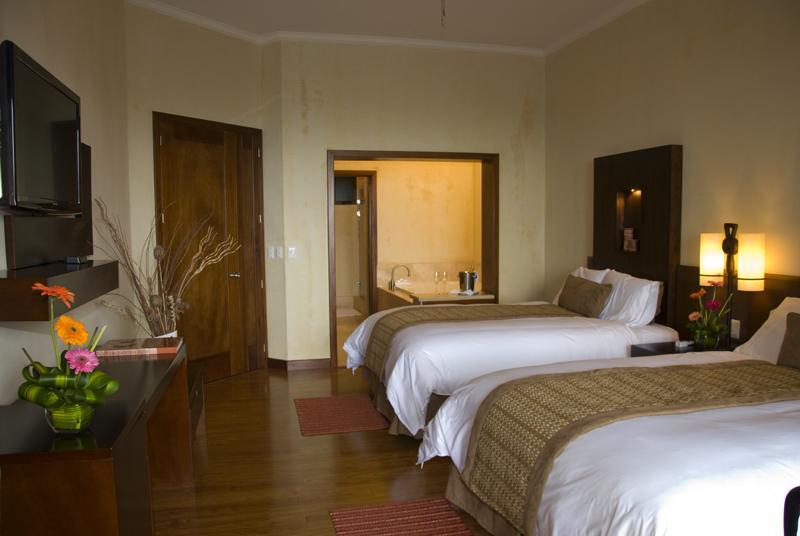 Hotel La Reunion Golf Resort And Residences Antigua Exterior photo