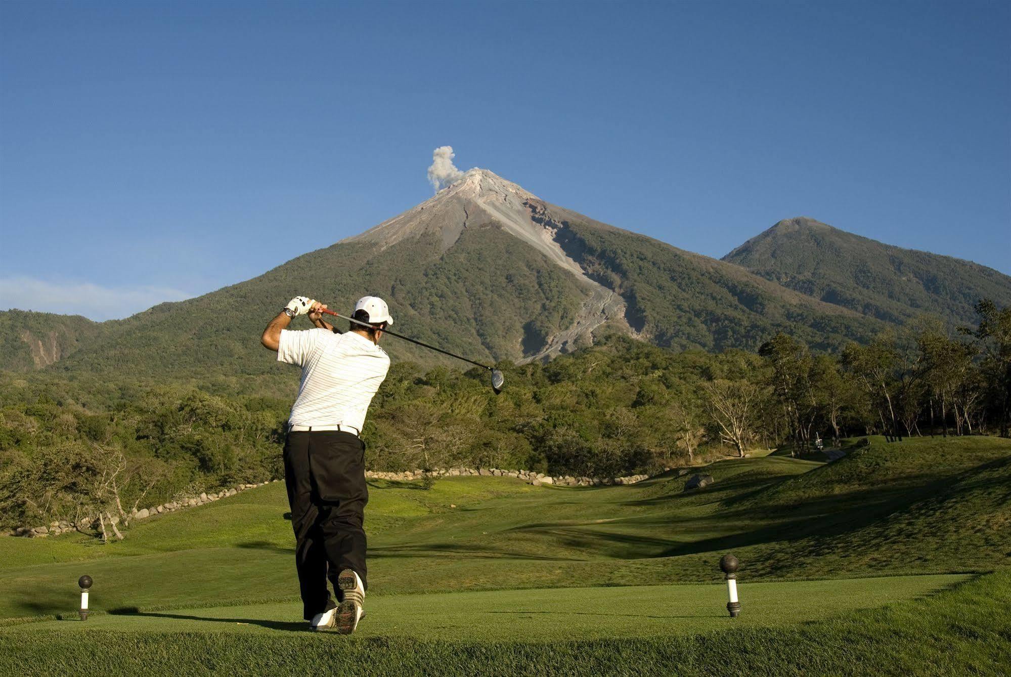 Hotel La Reunion Golf Resort And Residences Antigua Exterior photo